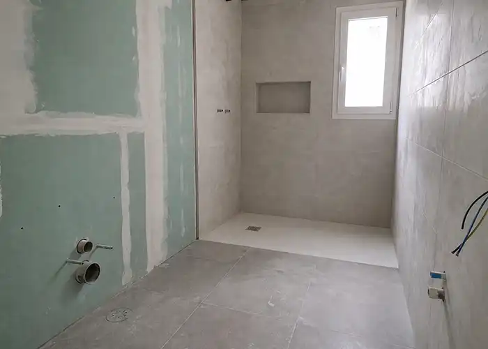 Baño reformado con acabados de calidad en Barcelona